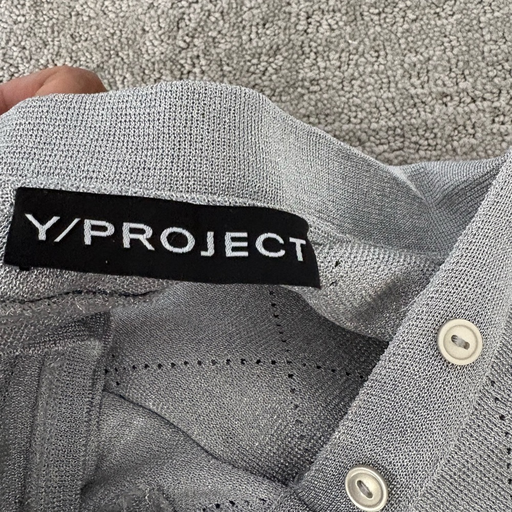 Silver colored Y/project top